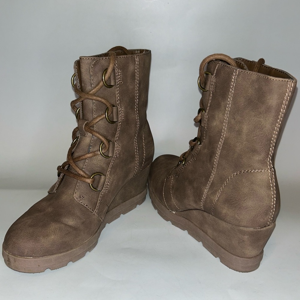 Pre loved kohls Adelia  leather lace wedge bootie